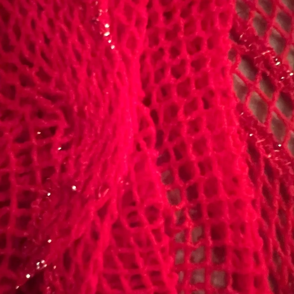 MUSIC LEGS - RED colored seamless fishnet stockings with zigzag designed trim - Picture 2 of 5
